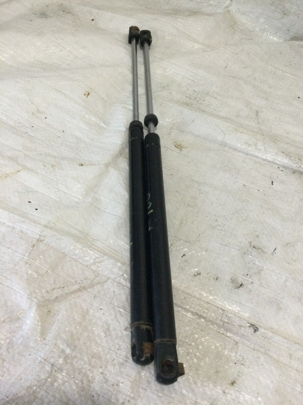 2005 Dodge Ram 1500 Hatch Support Strut Set 55276321AC  OEM