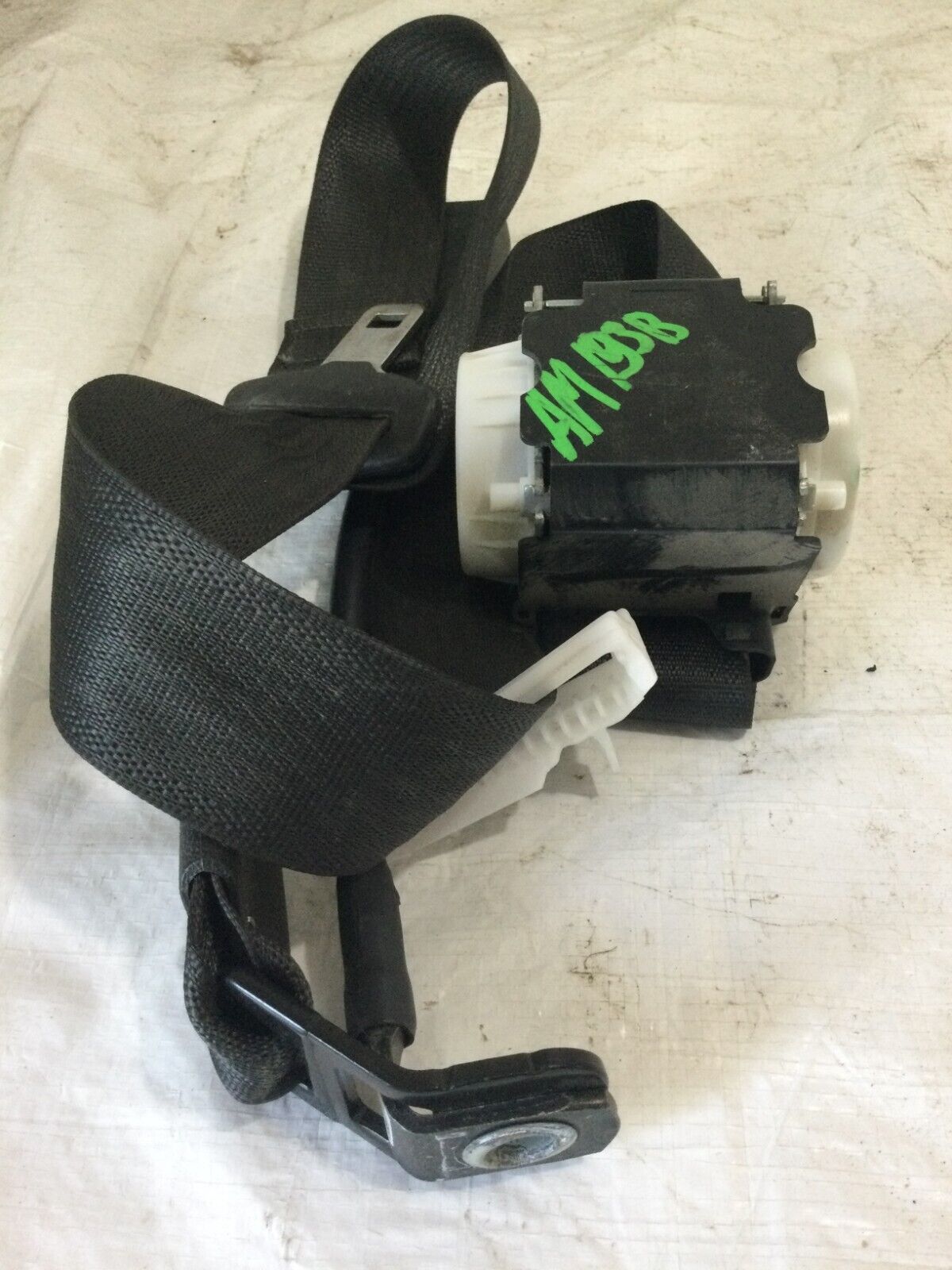 2018 Chevrolet Silverado 1500 Rear Right Center Seat Belt OEM 84253785