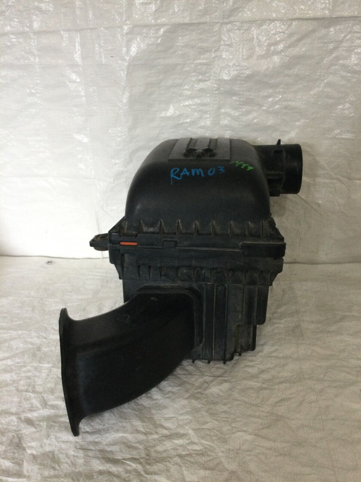 2004 Dodge Ram 1500 Air Cleaner Filter Box 53032043AB OEM 5.7L