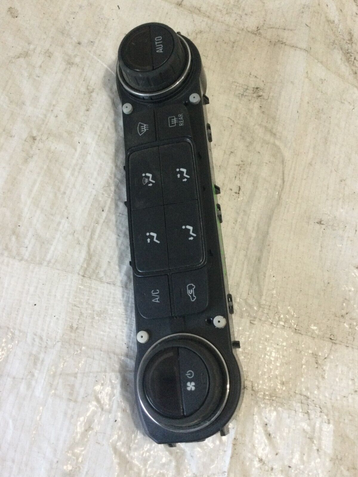 2022 Chevrolet Colorado  AC Heater  Control Rear Defrost 84263101 OEM