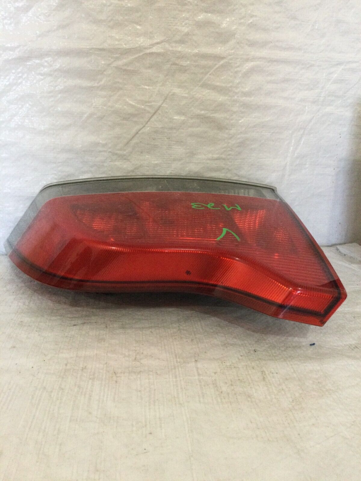 2004 Volvo S60 Drivers Left Side TailLight Lamp Assembly LH 8664080 OEM