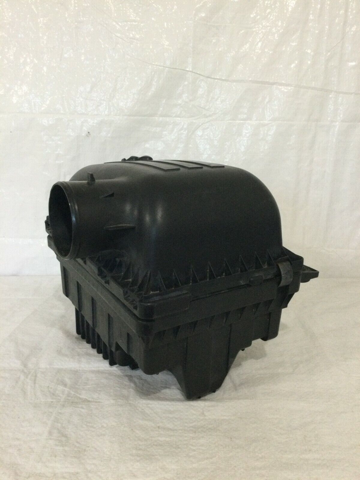 2005 Dodge Ram 2500 Air Cleaner Filter Box Assembly OEM 53032670AB 5.7L