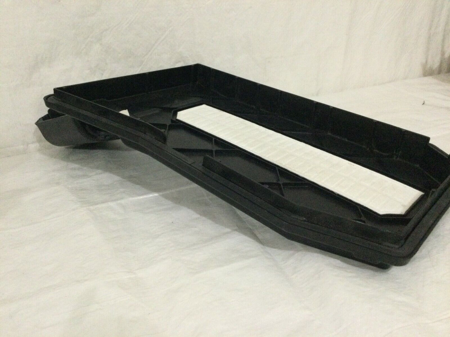 2007 Volkswagen Touareg Battery Box Cover LID 7L0864643B OEM 3.6L