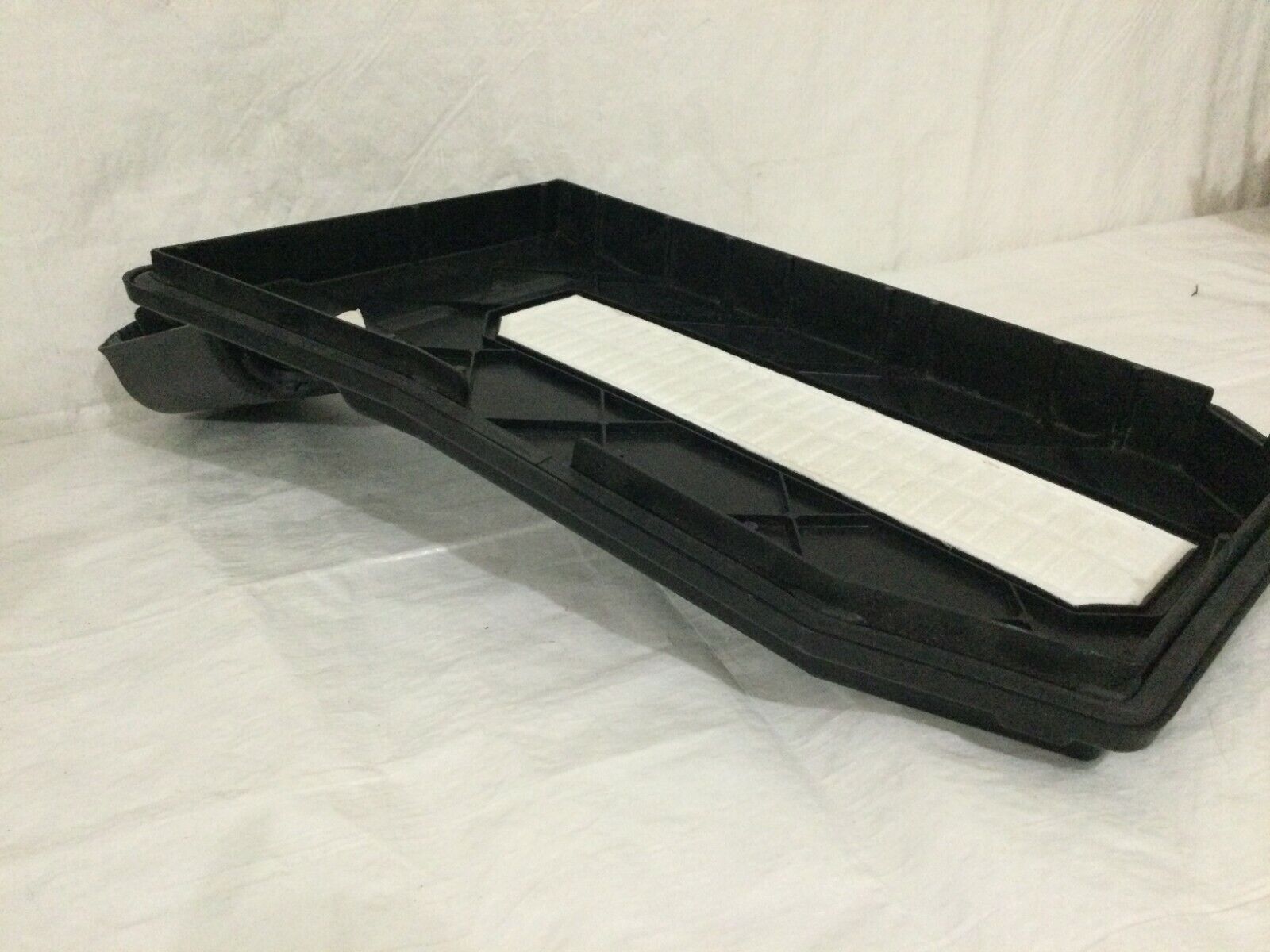 2007 Volkswagen Touareg Battery Box Cover LID 7L0864643B OEM 3.6L