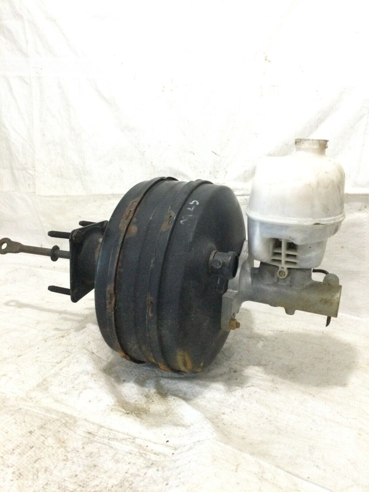 2005 Dodge Ram 2500  Power Brake Booster W/ Reservoir OEM