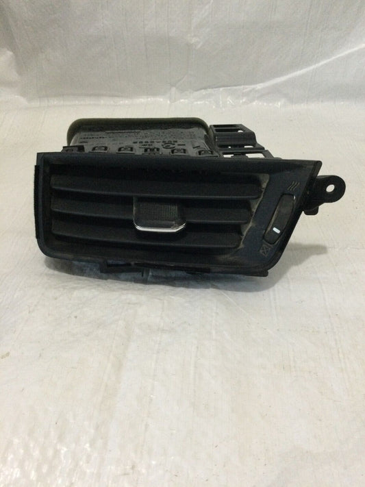 2015-2018 GMC Sierra 2500HD Right Passenger Dash Air Vent OEM 20943682