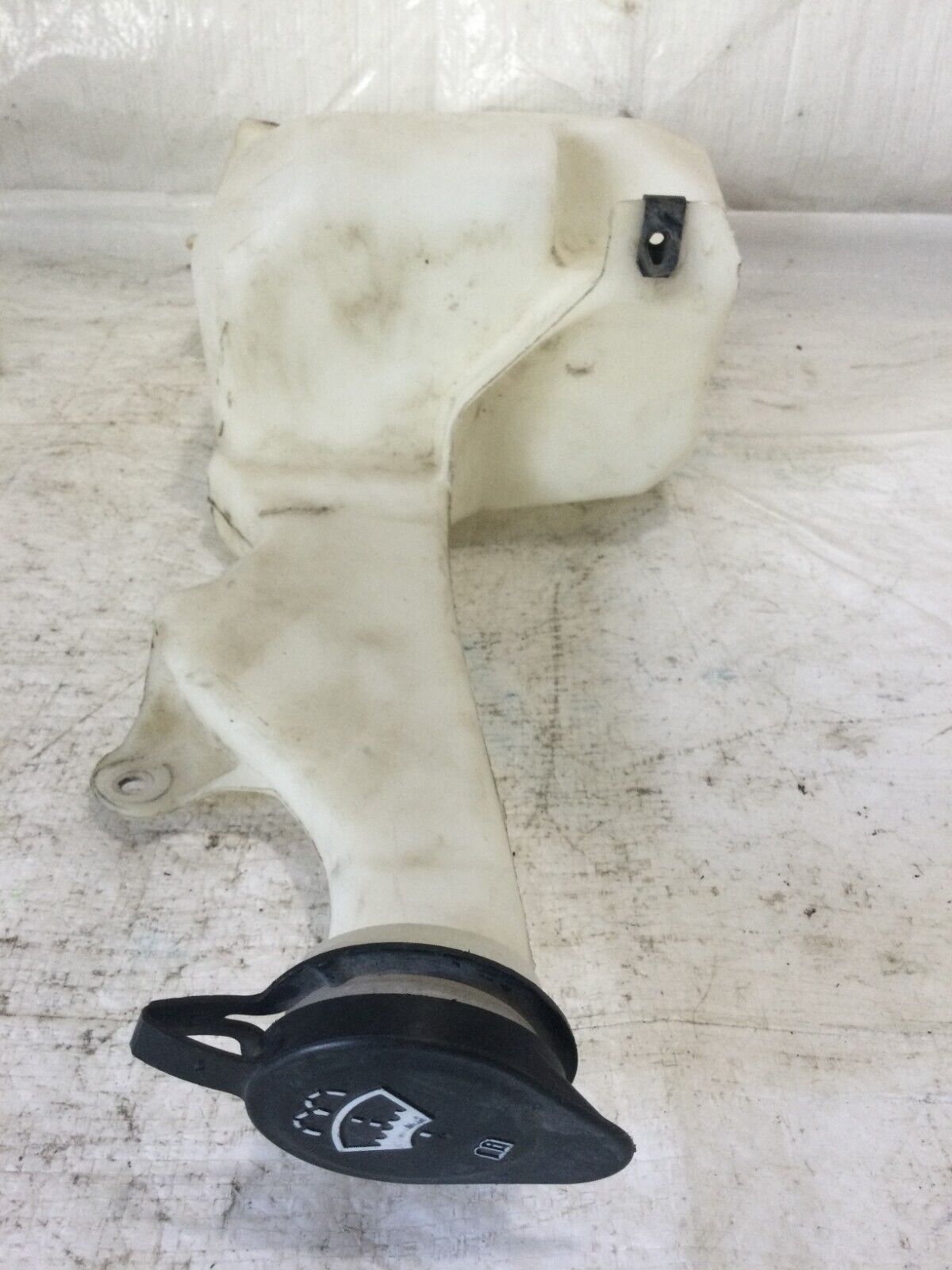 2007-2011 Cadillac Escalade ESV Windshield Washer Reservoir OEM 15917650