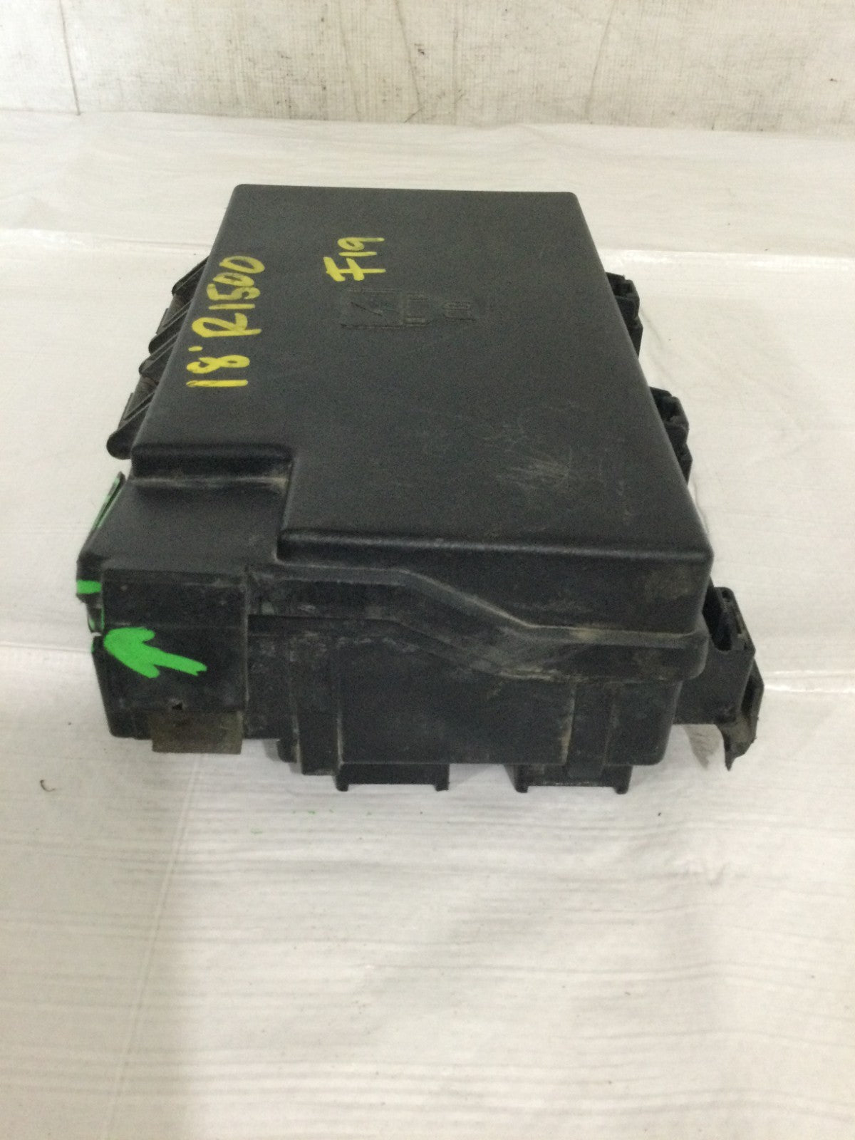 2018 Dodge Ram 1500 Intelligent Power Distribution Center OEM 68322371AB DAMAGED