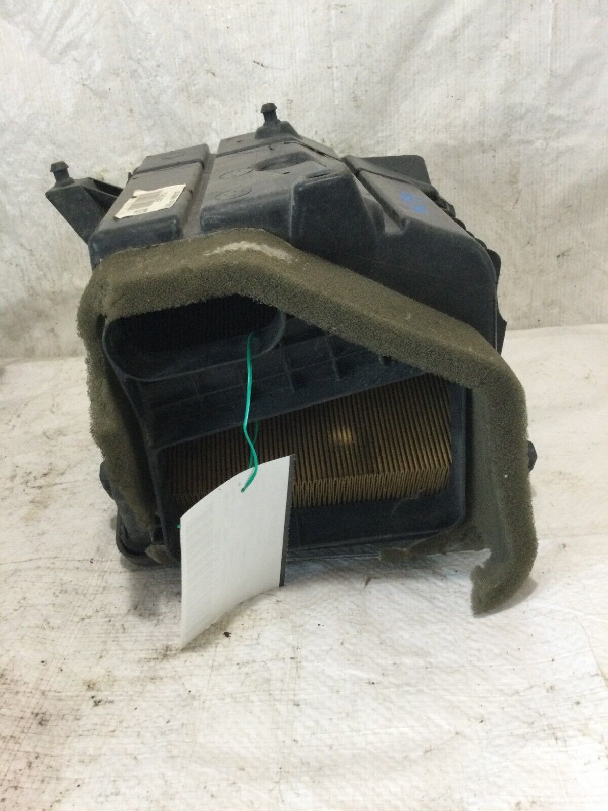 2007 Chevrolet Silverado 1500 Engine Air Cleaner Filter Box  25873812 OEM