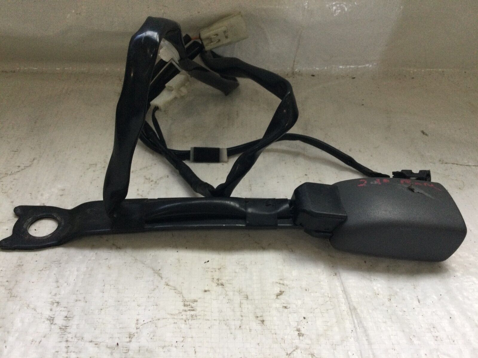 2005 Infiniti G35 Front Left Driver Seat Belt Buckle OEM