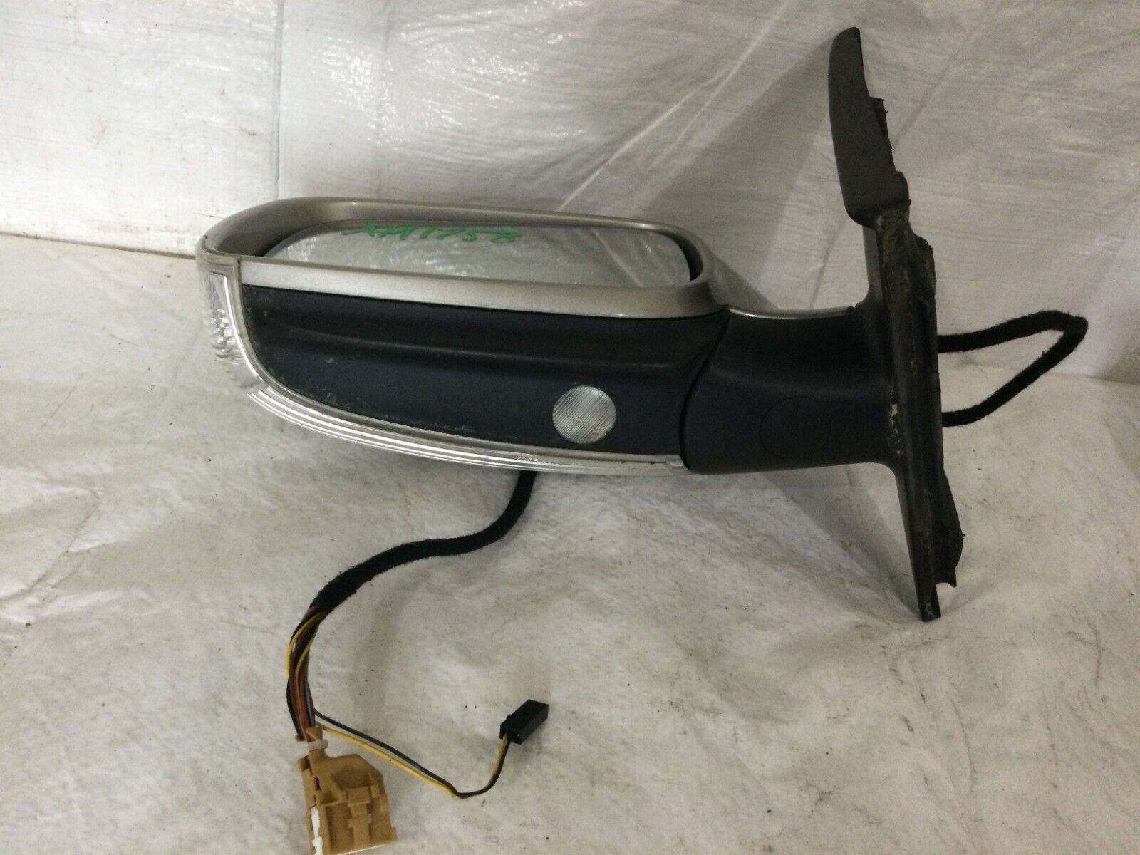 2004-2007 Volkswagen Touareg Side View Power Door Mirror Left Driver Side LH OEM