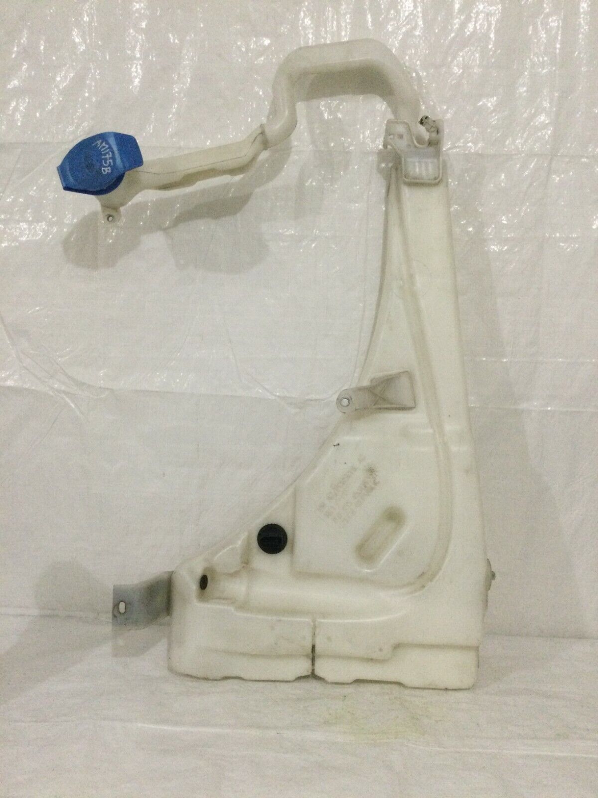 2007 Volkswagen Touarag Windshield Washer Fluid Reservoir Tank OEM 7L0955453D 