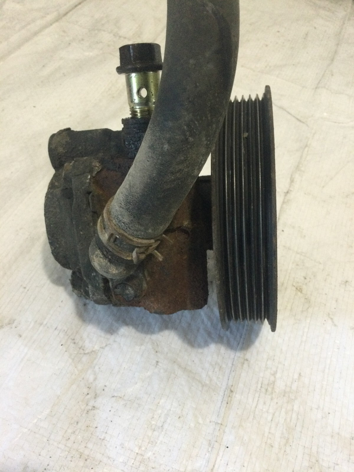 2005 Toyota 4Runner Power Steering Pump OEM 4.7L V8