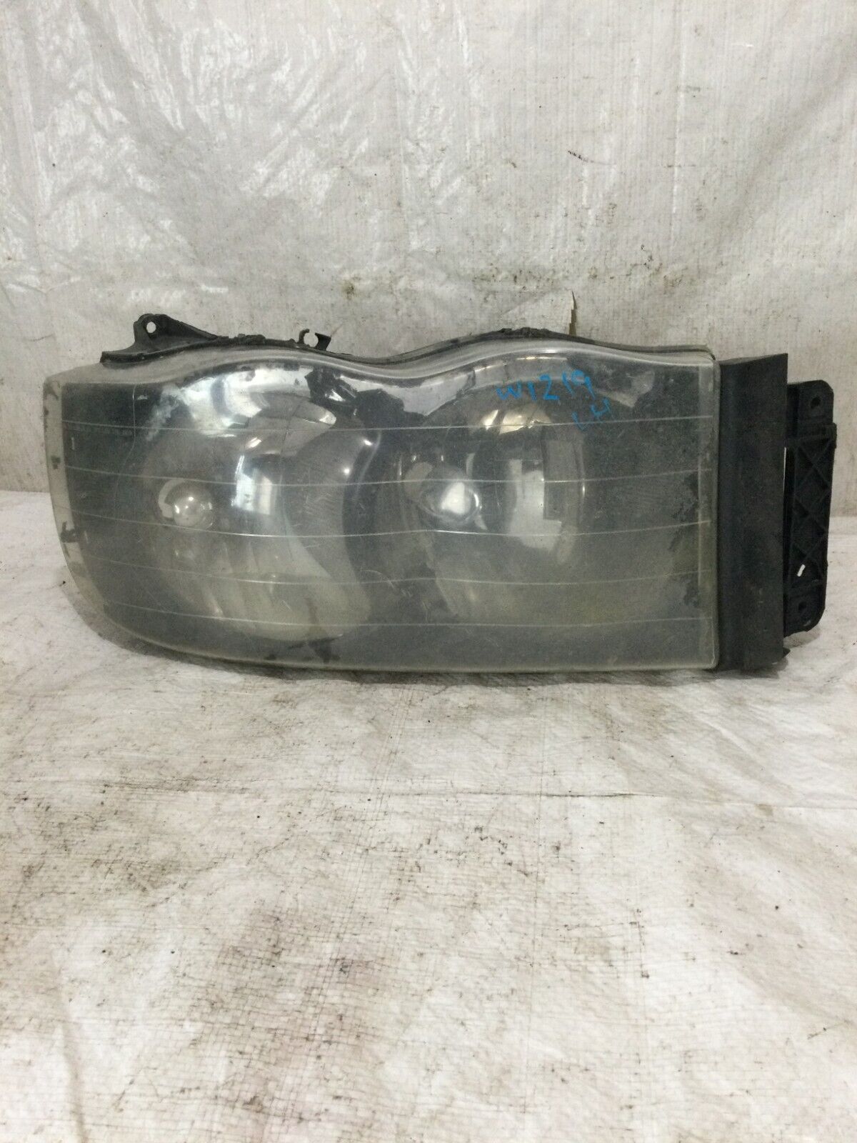 2005 Dodge Ram 1500 Left Halogen Headlight Assembly OEM