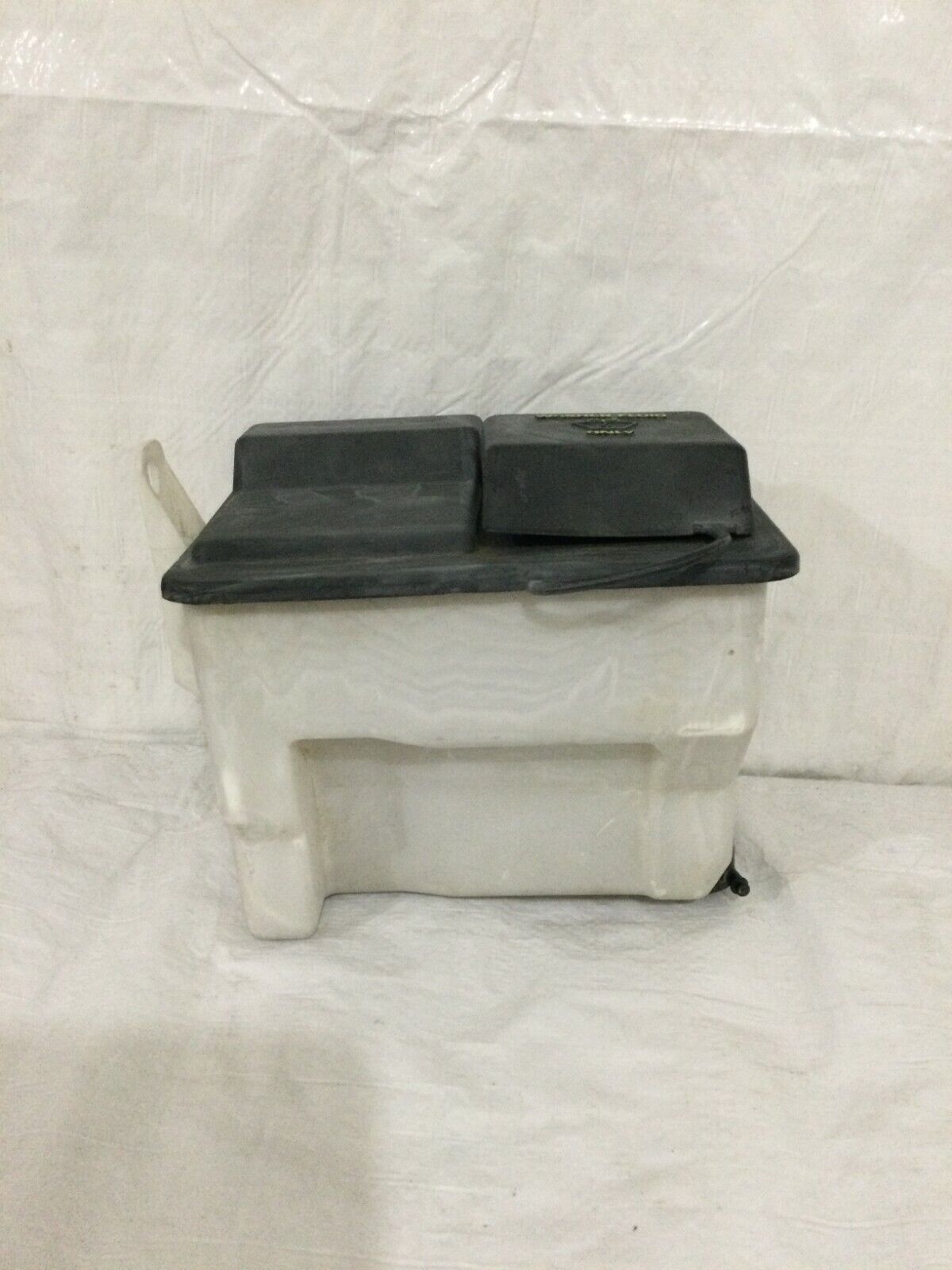 2007 Ford F-250SD F250 Super Duty Windshield Washer Bottle OEM