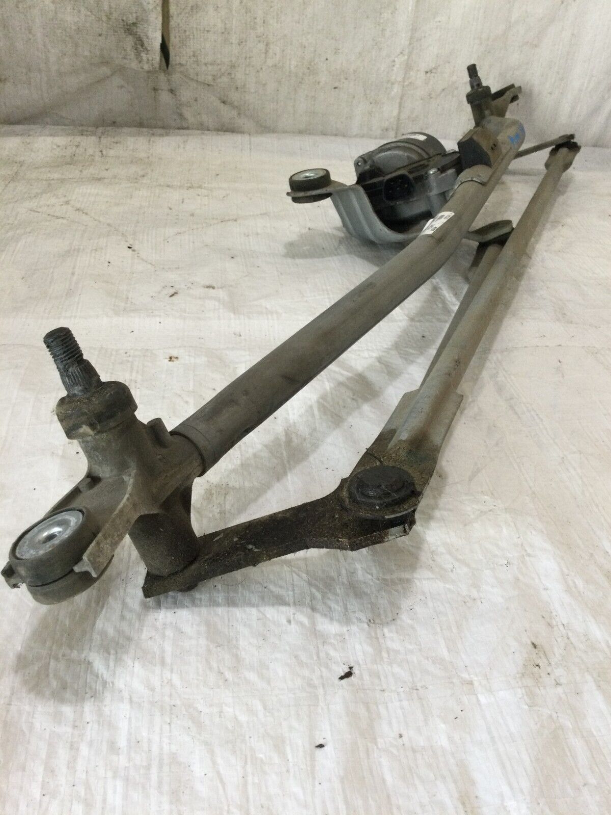 2018 Chevrolet Silverado 1500 Windshield Wiper Motor w/ Linkage 23407637 OEM