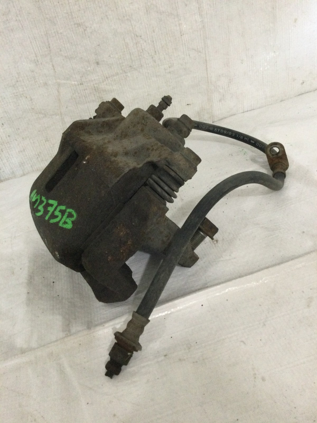 2004 Toyota Matrix Front Right Brake Caliper OEM