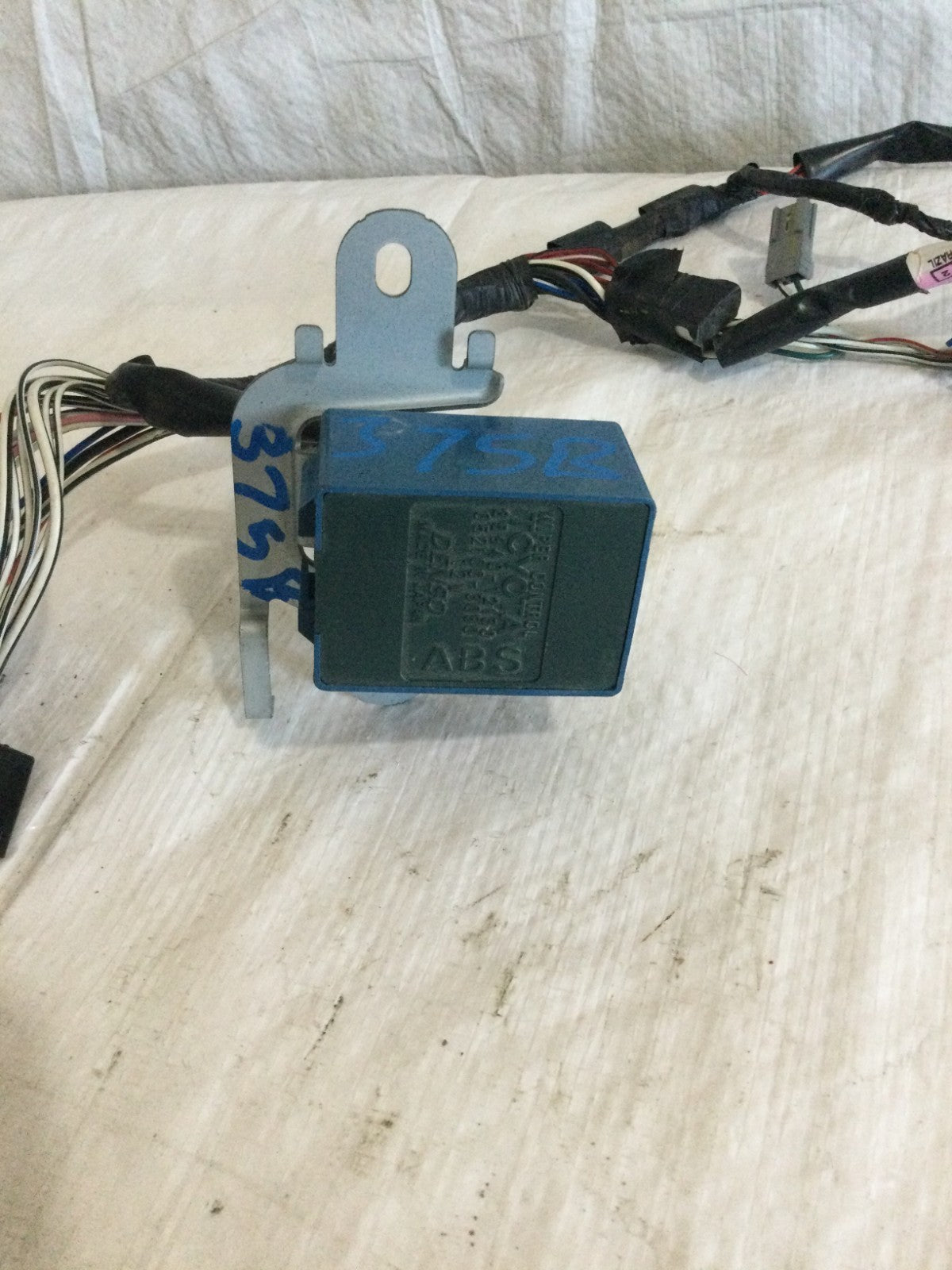 2004 Toyota Matrix Windshield Wiper Motor Relay OEM 85940-12130