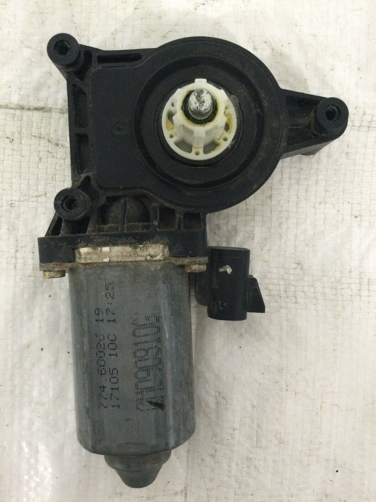 2003-2006 Cadillac Escalade EXT Front Left Power Window Motor OEM