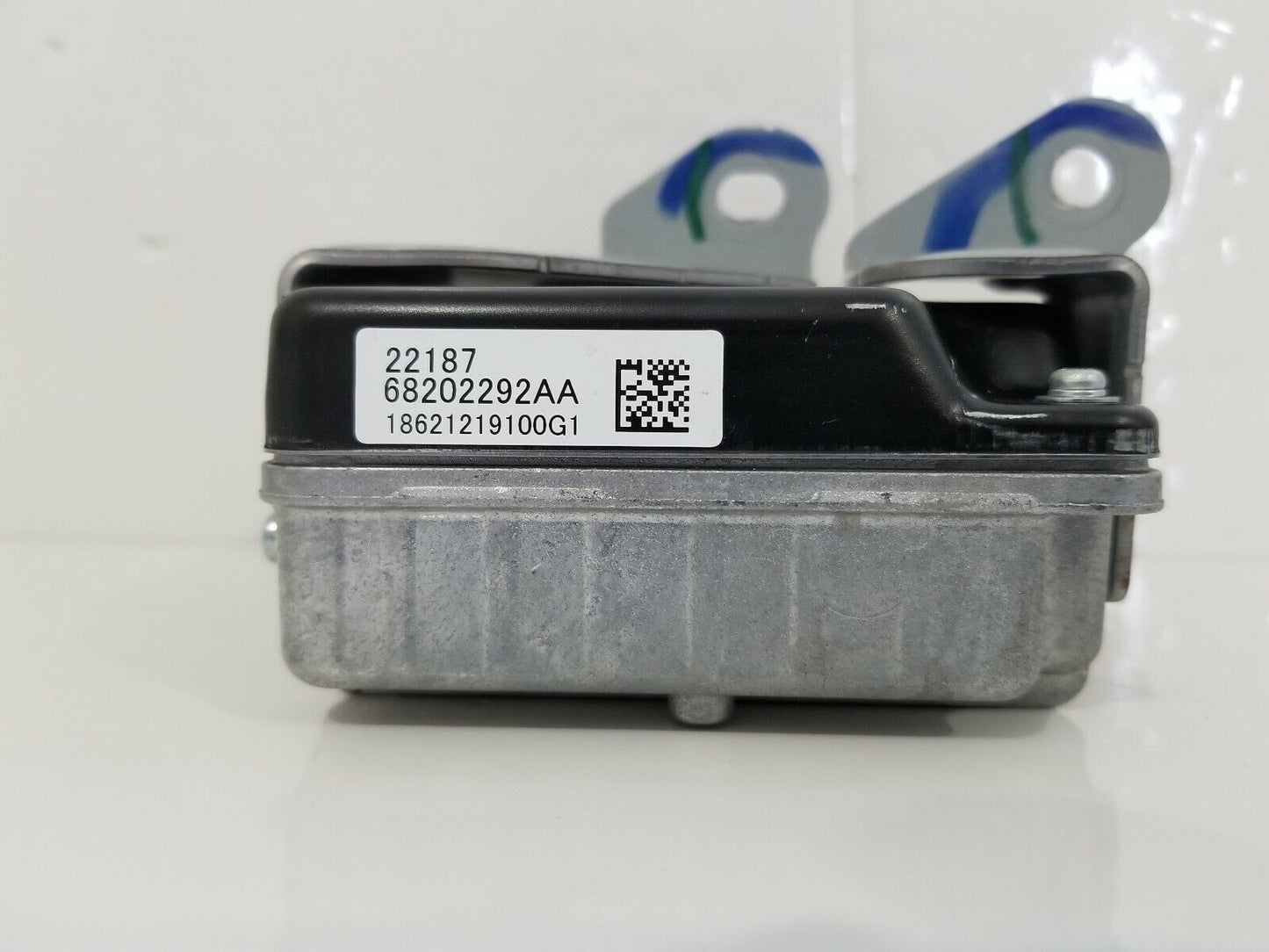 2019 Jeep Compass Power Inverter Module 68202292AA OEM 