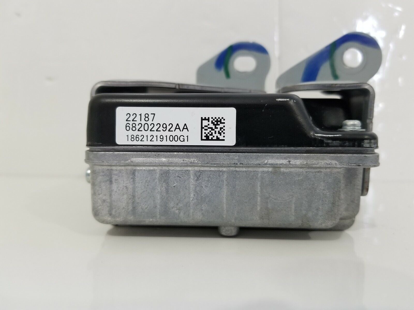 2019 Jeep Compass Power Inverter Module 68202292AA OEM 