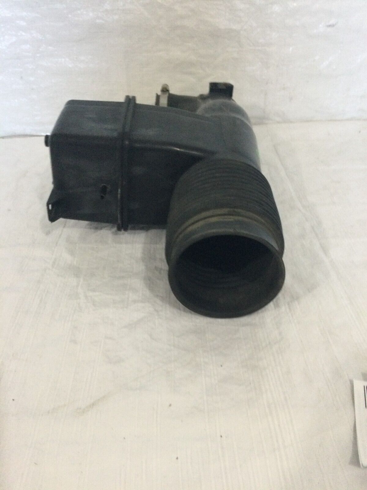 2005-2006 Toyota Tundra 4.7L Air Cleaner Tube Duct OEM 17880-A0010