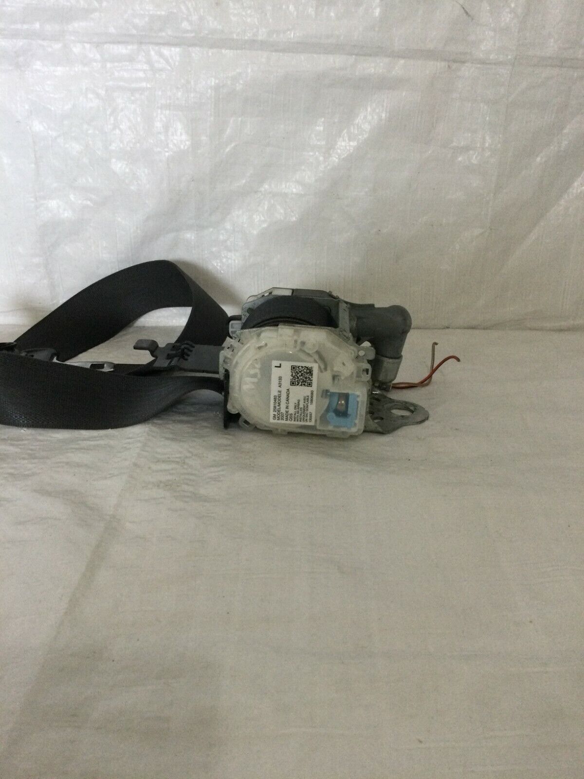 2007 GMC Acadia Front Left Driver Seat Belt OEM 15806583
