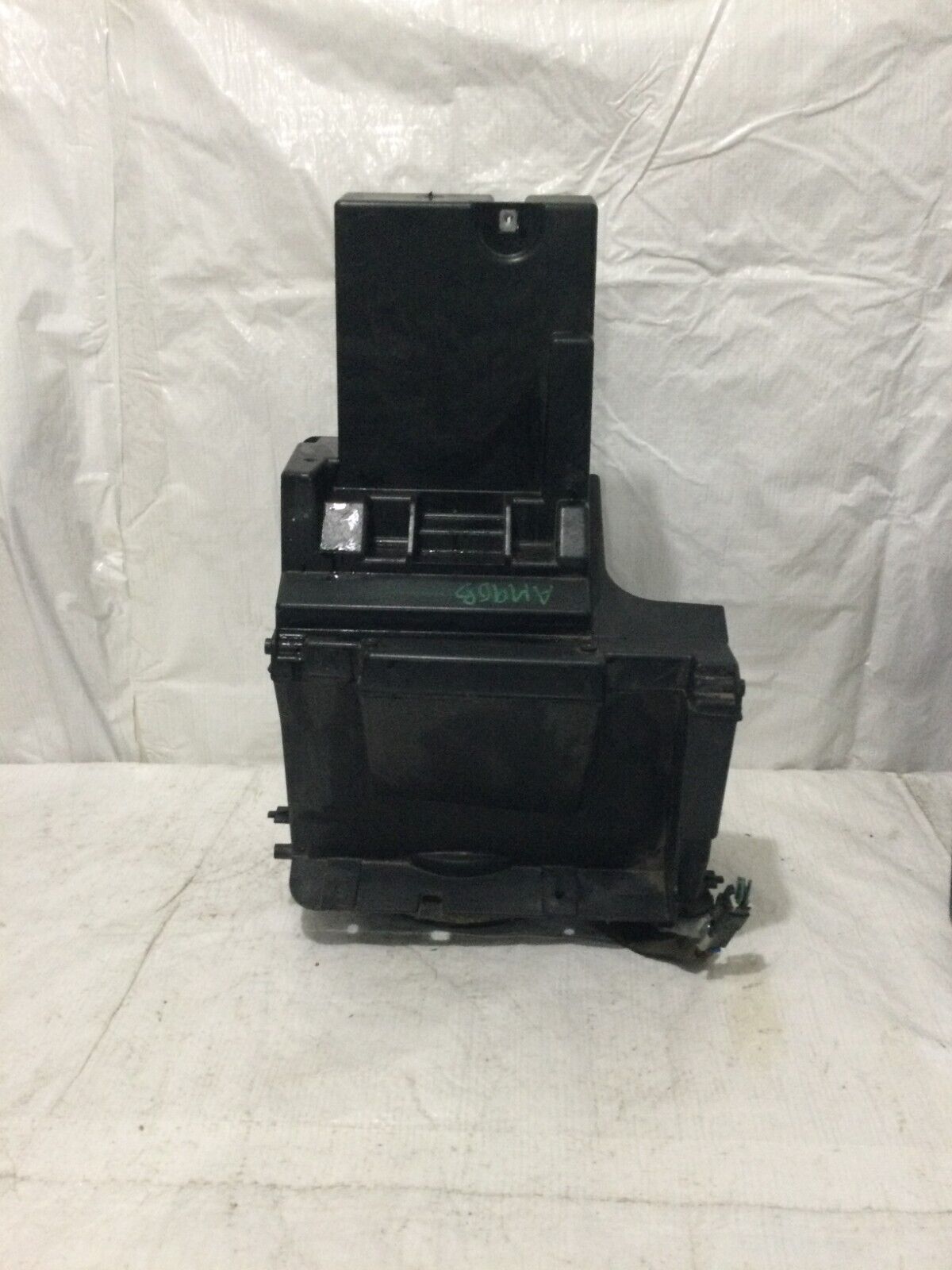 2003 Cadillac Escalade EXT Center Console Subwoofer Speaker & Box Bose 15061879