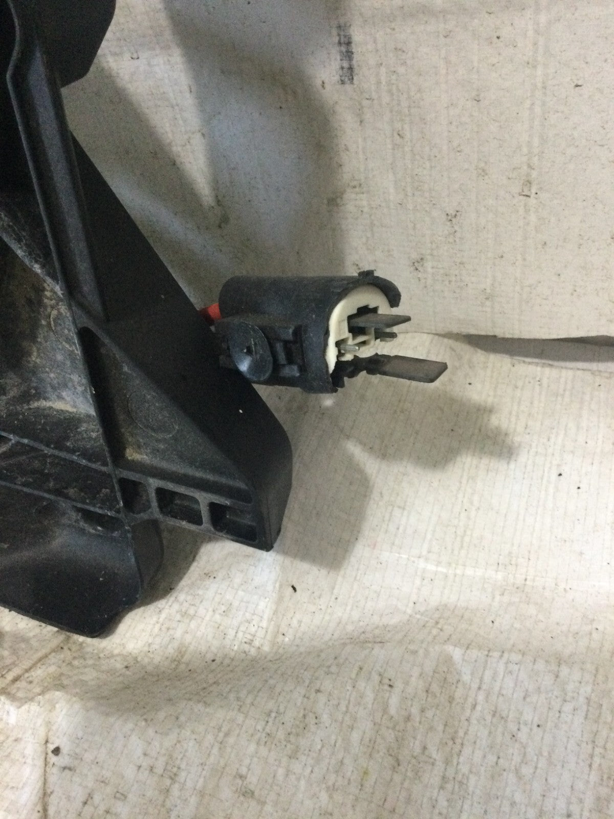 2019 BUICK REGAL 2.0L RADIATOR COOLING FAN SHROUD & BLADE & MOTOR OEM (DAMAGE )