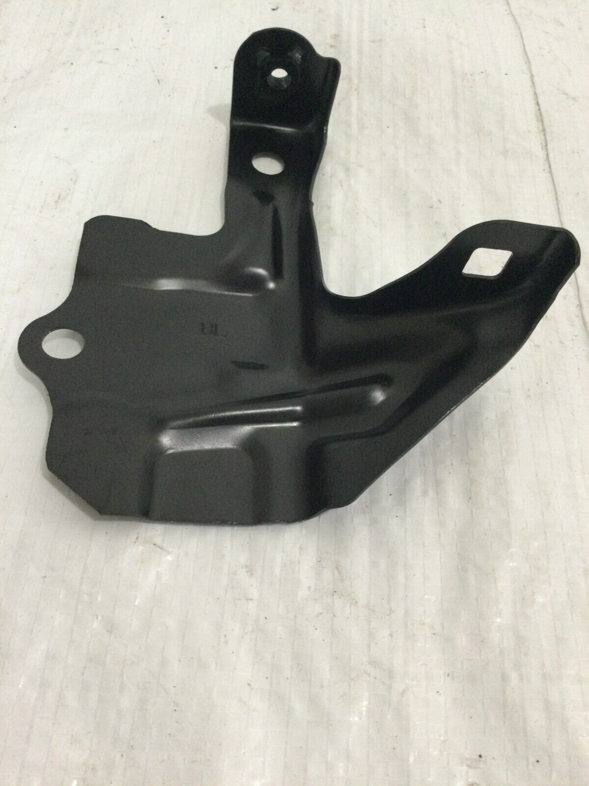 2019-2021 Toyota Camry Front Bumper Upper Left Arm 52142-06160 OEM