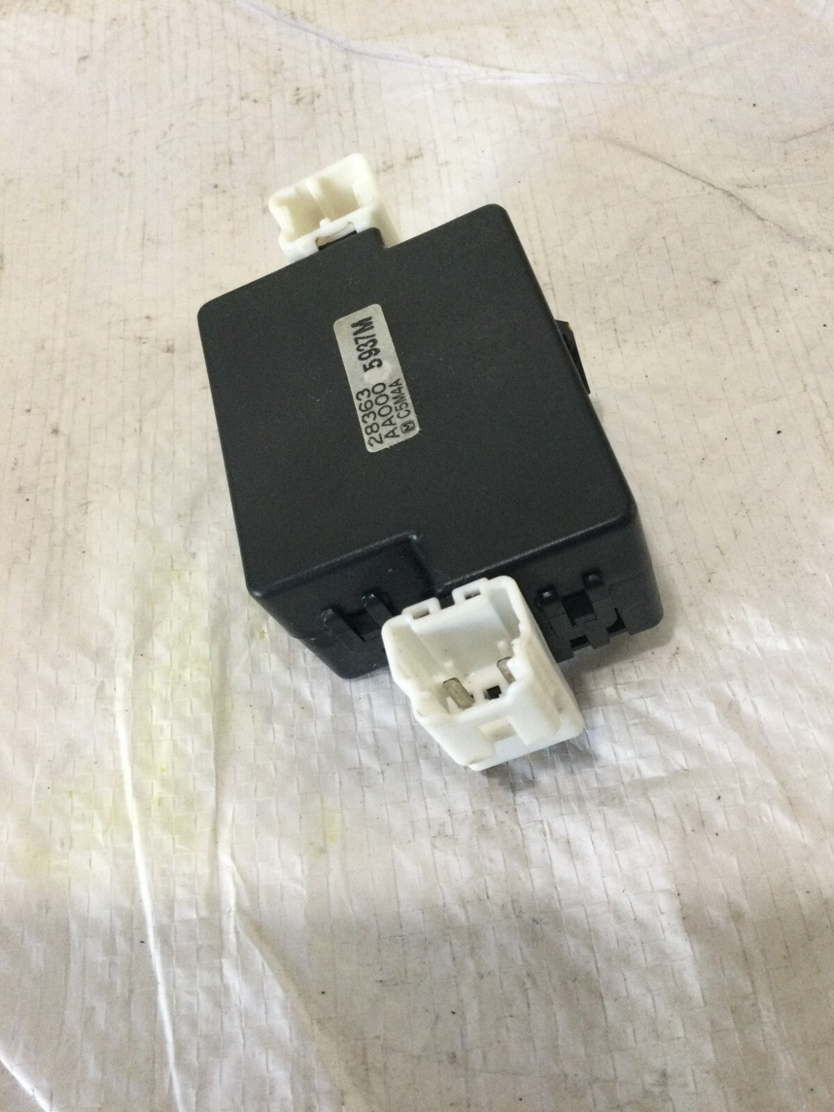 2006-2010 INFINITI M45 M35 Front Dash Noise Suppresor Computer Module OEM
