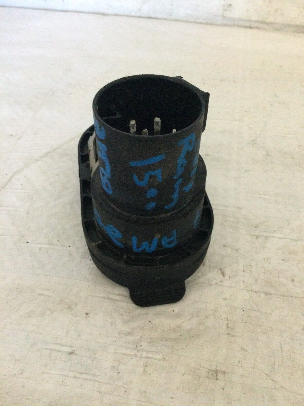 2018 Ram 1500  Rear Trailer Wiring Connector plug OEM 