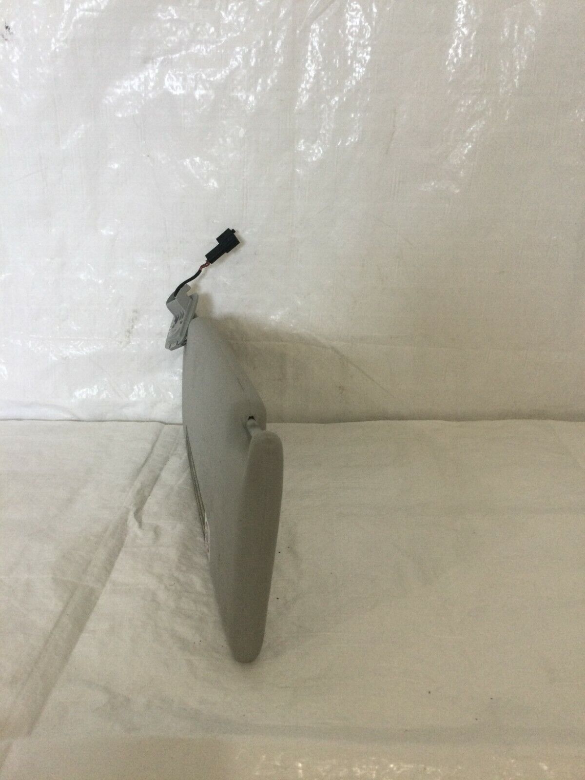 2005-2006 Volkswagen Jetta Passenger Right Sun Visor OEM RH