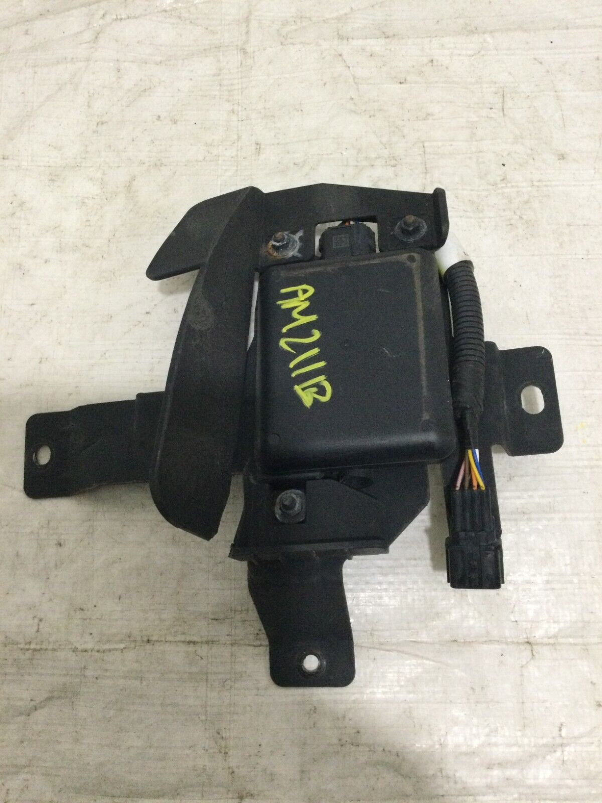 2017-2018 Hyundai Elantra LH Driver Side Blind Spot Lane Sensor 95811 F2200 OEM