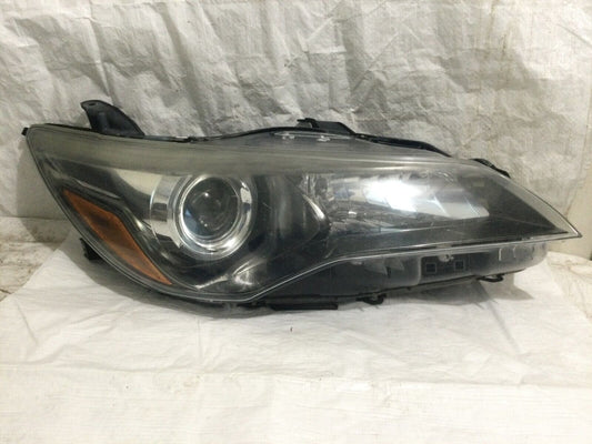 2016 Toyota Camry Halogen Headlight Right Passenger Side OEM RH