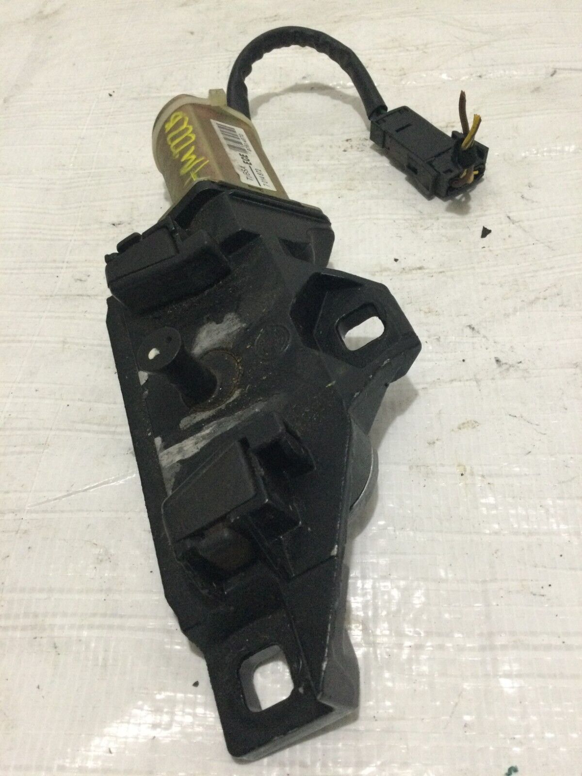 2004 BMW 7-Series Deck lid pull down motor engine OEM