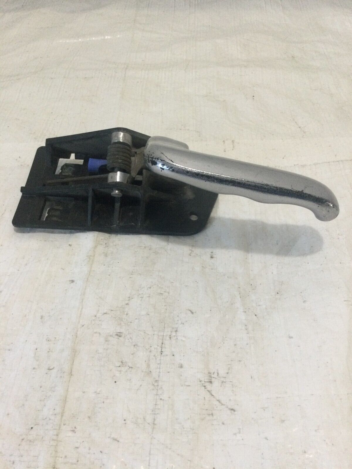 2005 Cadillac Escalade Front Right  Interior Door Handle OEM