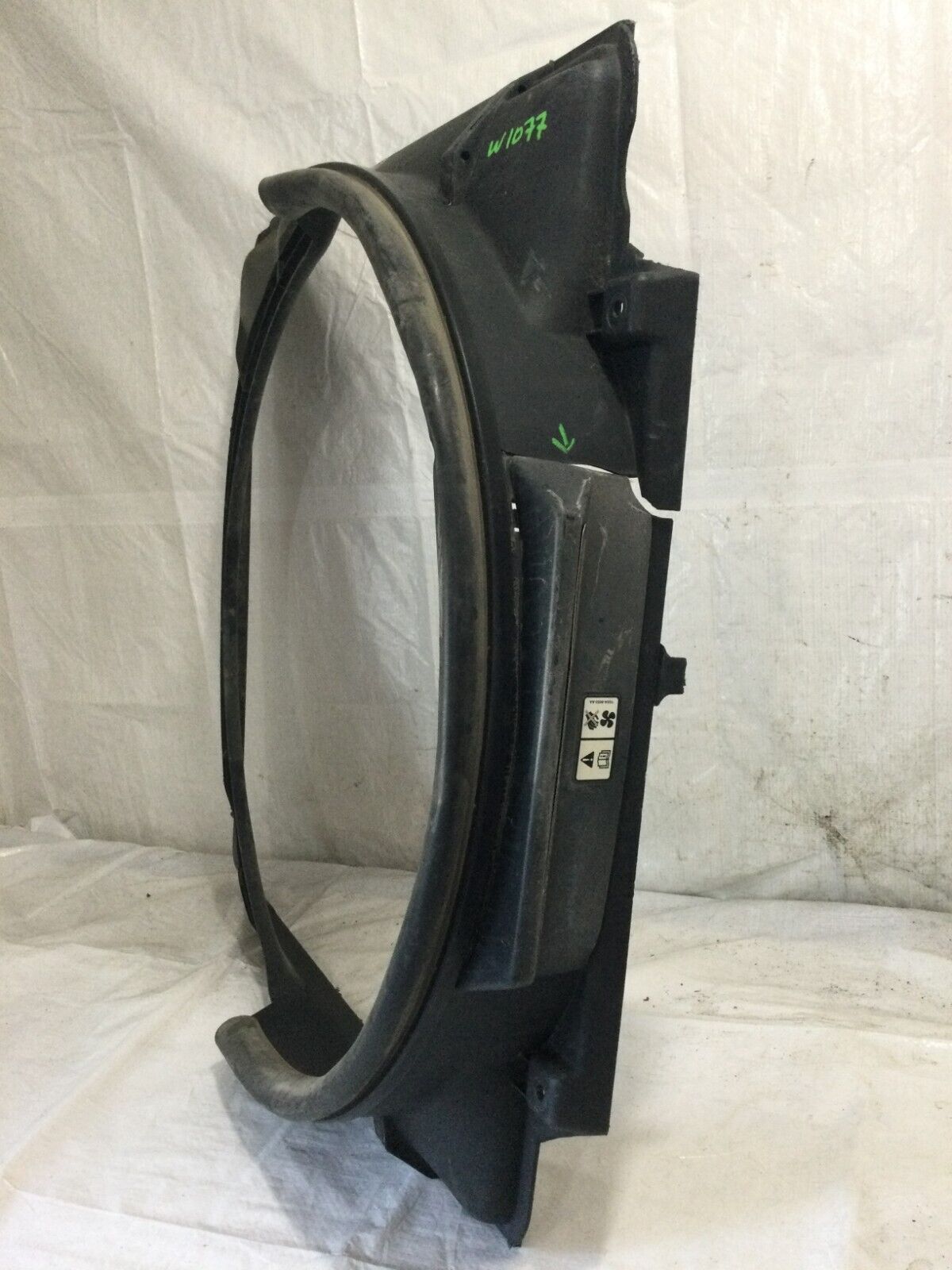 2005 Ford F250 F350 6.0 Diesel Radiator Fan Shroud 3C34-8146-AJ OEM (DAMAGE)