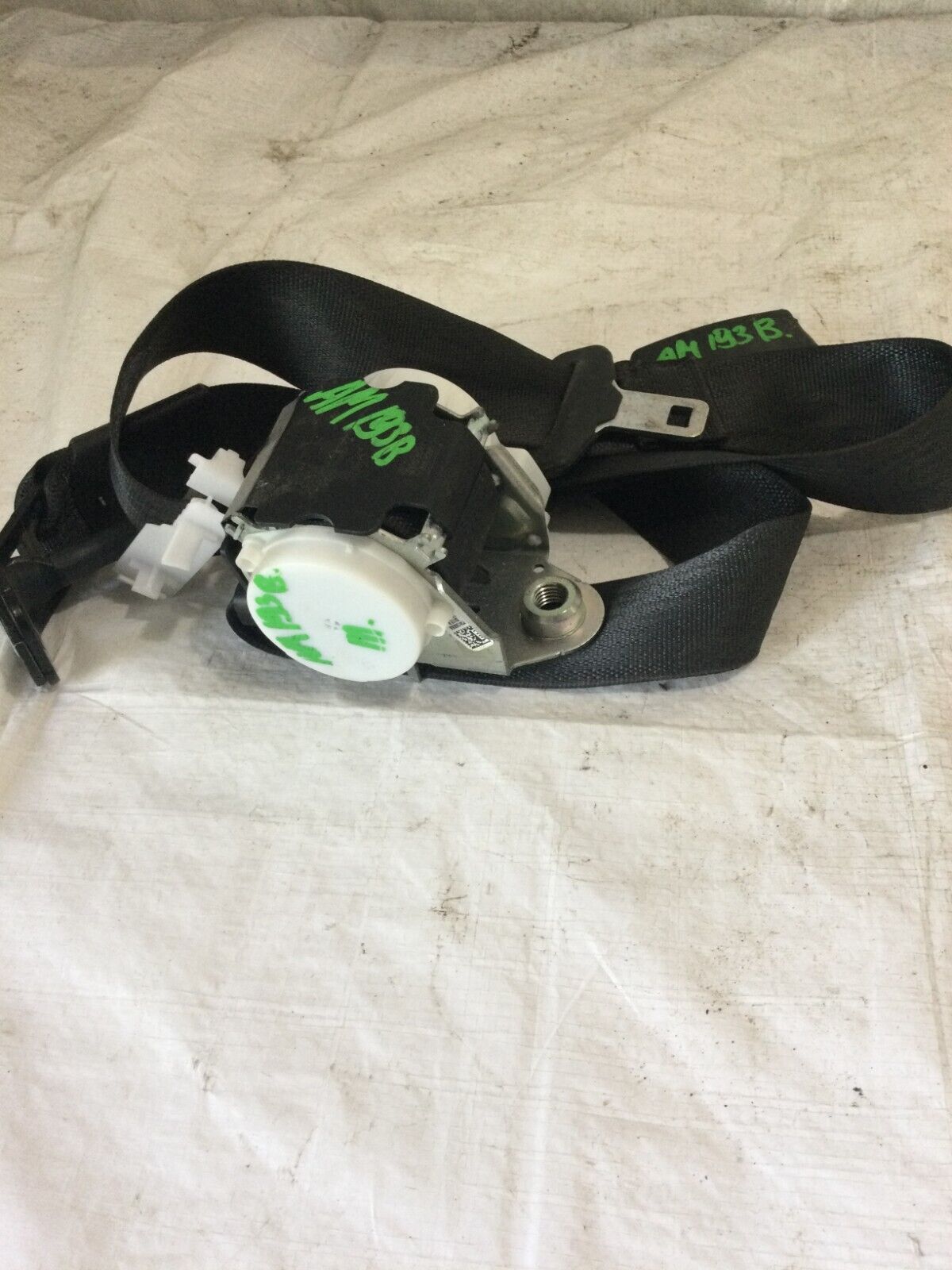 2018 Chevrolet Silverado 1500 Rear Right Center Seat Belt OEM 84253785
