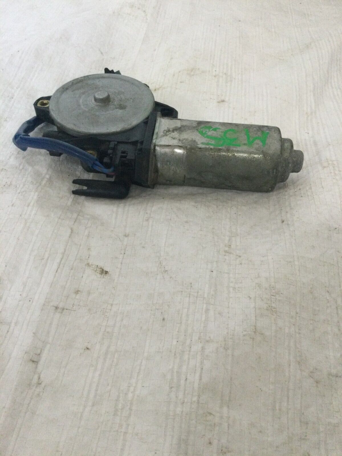 2001 Nissan Xterra Front Left Power Window Motor OEM