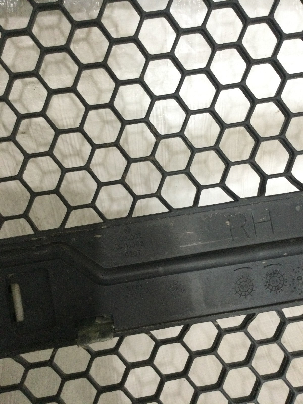 2005 Dodge Ram 1500 Grille OEM MINOR CHROME PEELING