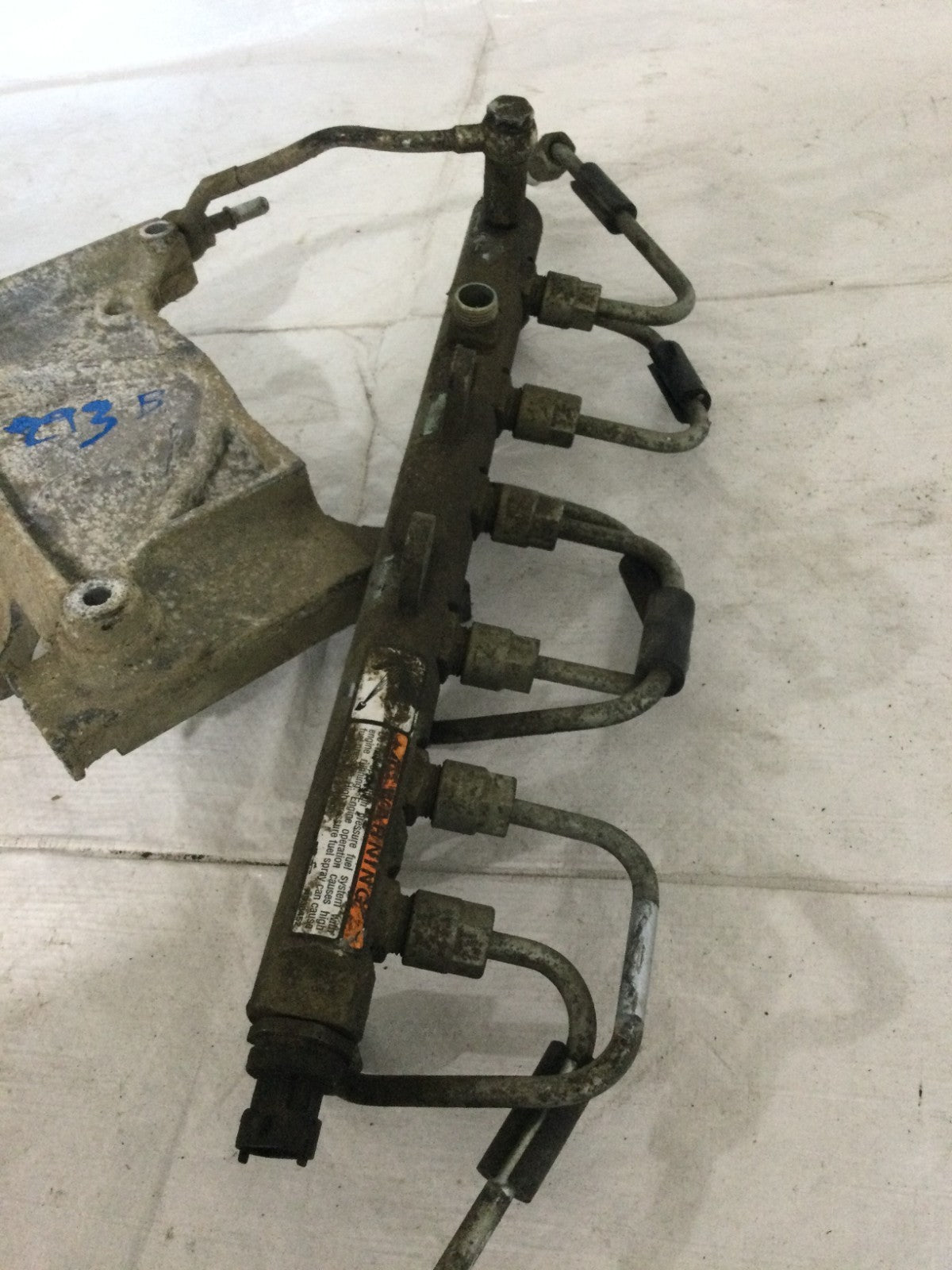2005 Dodge Ram 2500 5.9L Fuel Injection Rail OEM