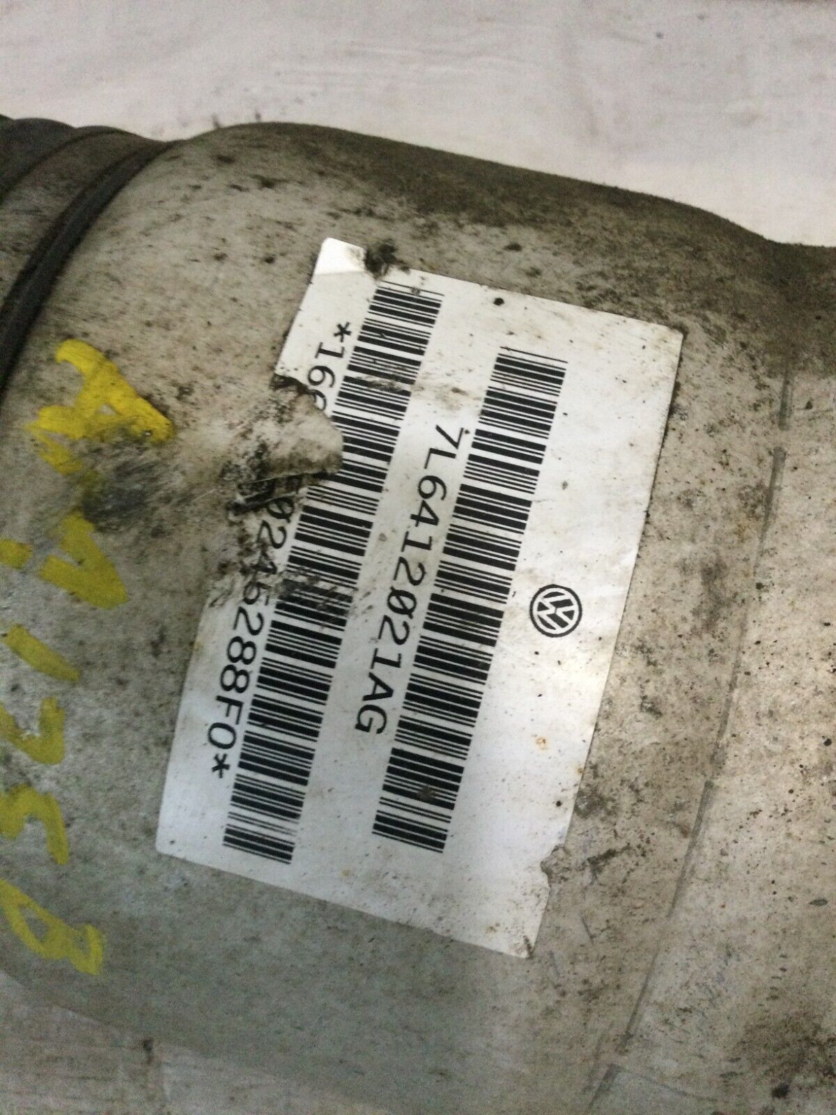 2007 Volkswagen Touareg Front Left Air Shock Strut Absorber 7L6412021AG OEM