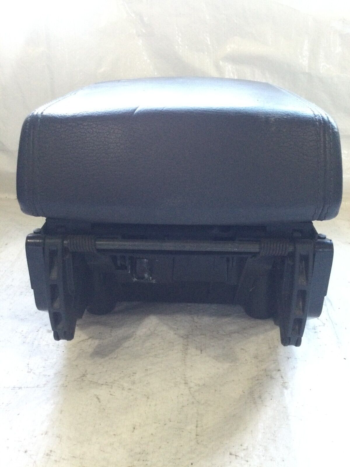 2007 Volkswagen Touareg Center Console LID W/ Arm Rest OEM