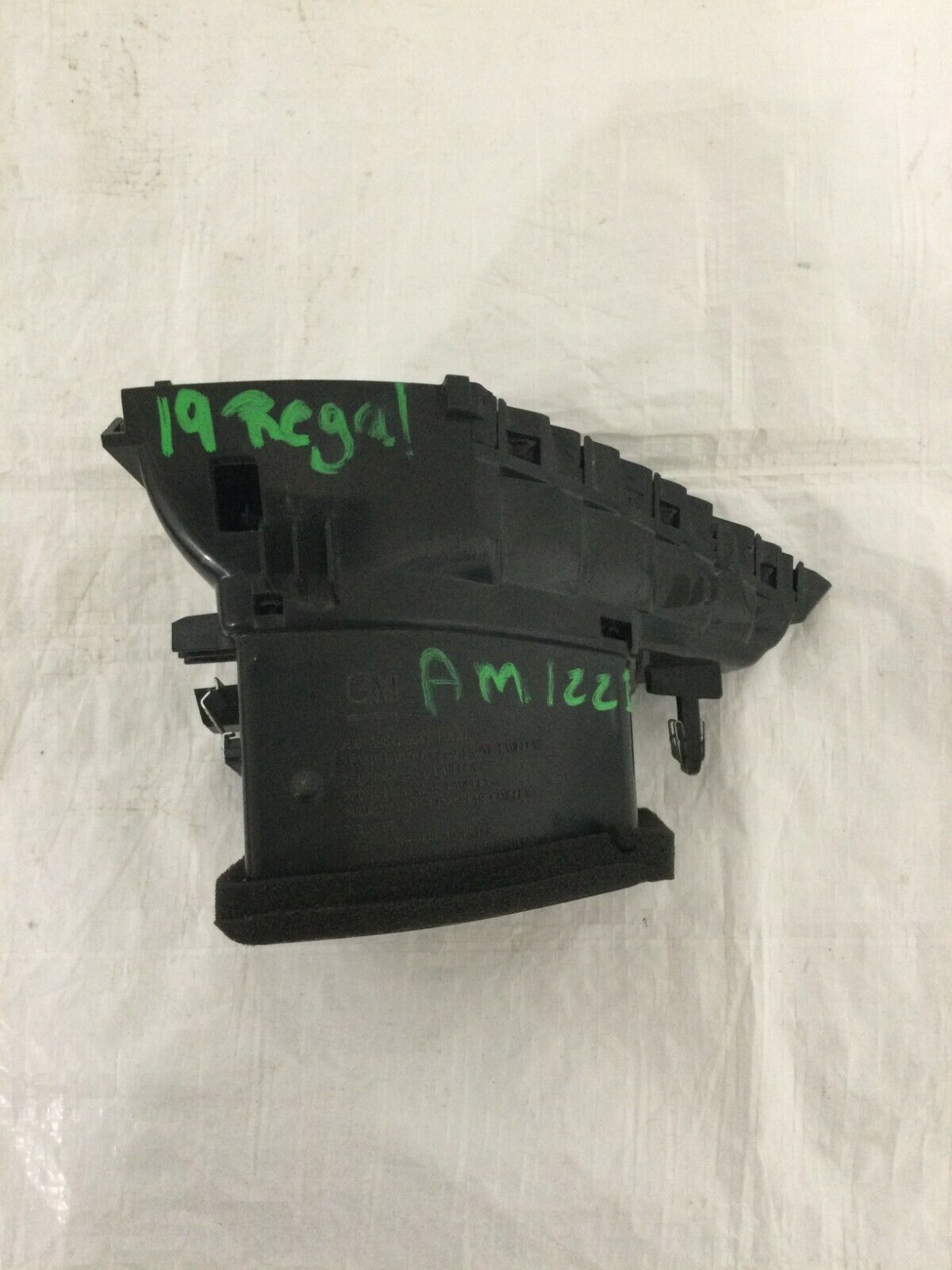 2018-2020 Buick Regal Preferred II Dash Right Center Air Vent OEM 39017312