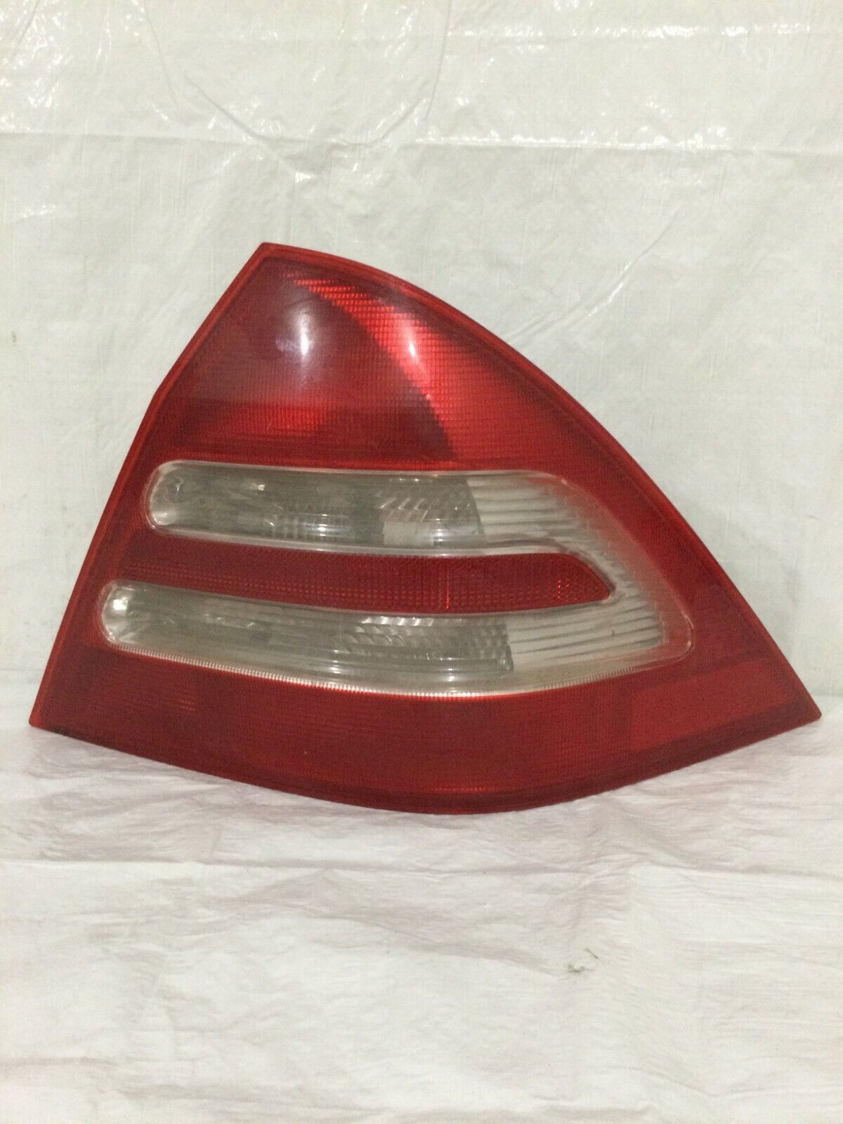 2001-2004 Mercedes-Benz C-240 Right Passenger Tail Light Lamp 2038201064 OEM RH