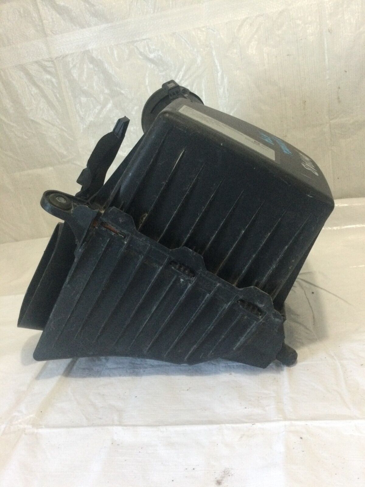 2019-2021 Chevy Silverado 1500 5.3L Air Cleaner Filter Housing OEM 84412395