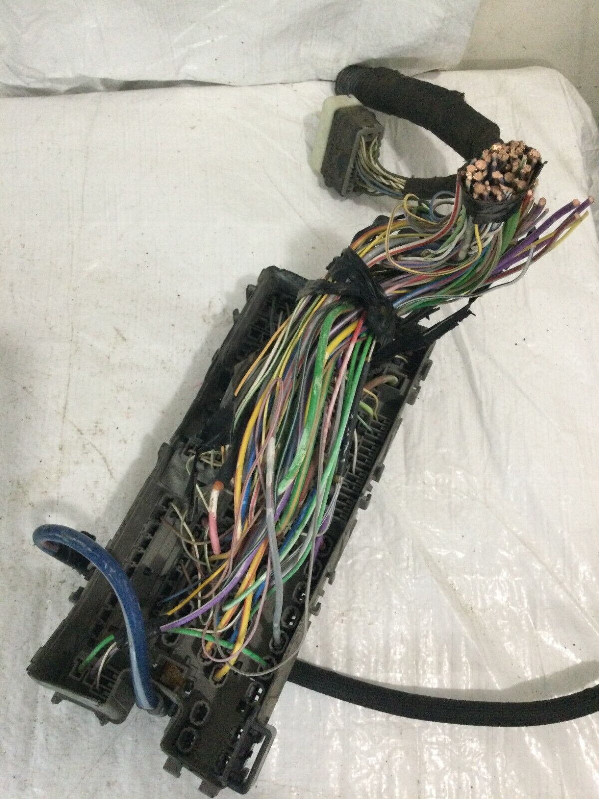 2017-2019 Ford Taurus 3.5L Turbo Engine Bay Fuse Box Relay Module OEM