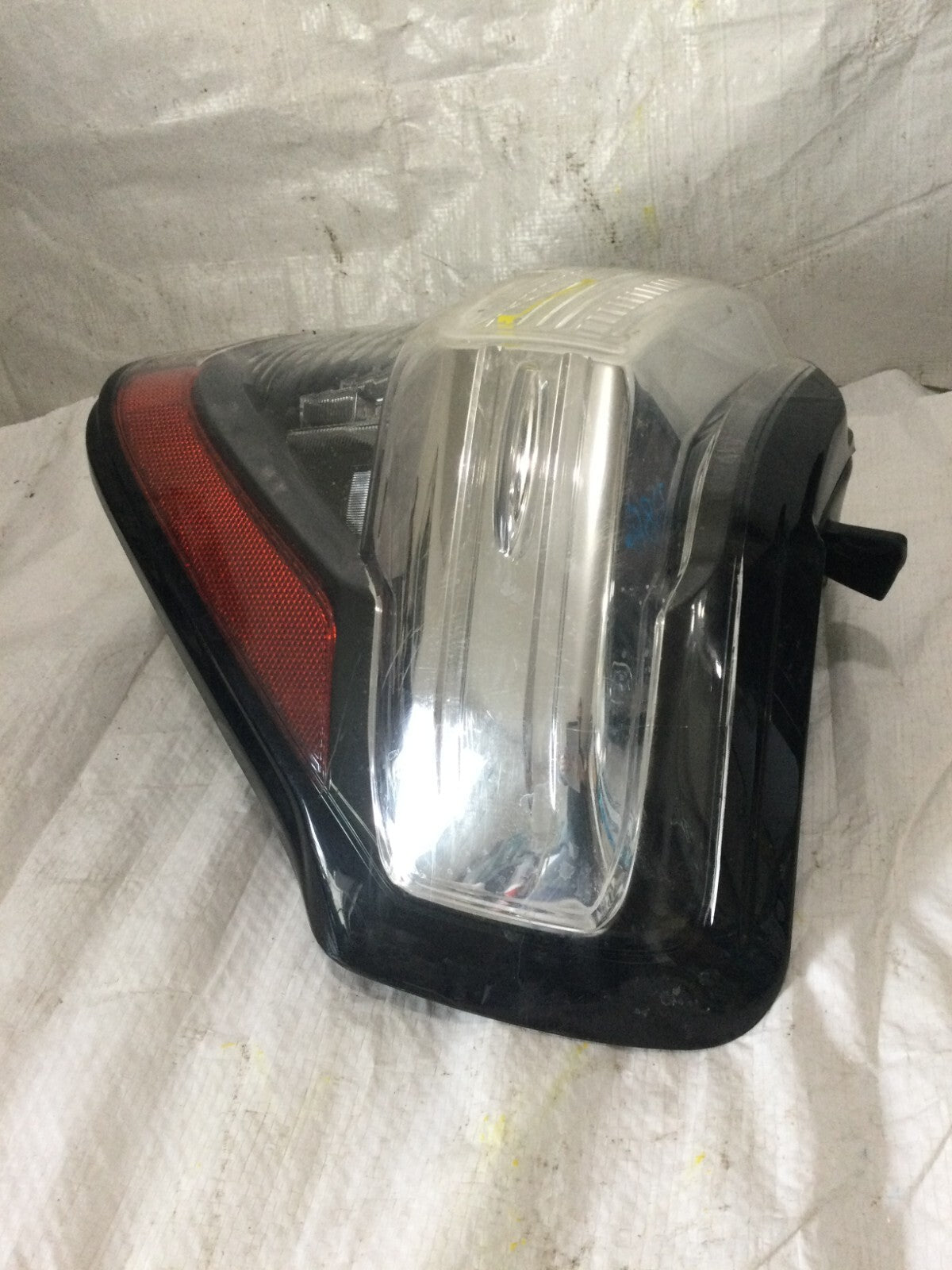 2016-2018 Toyota 4Runner  LED Tail Light RH Passenger Side OEM ( DAMAGE MARKED )