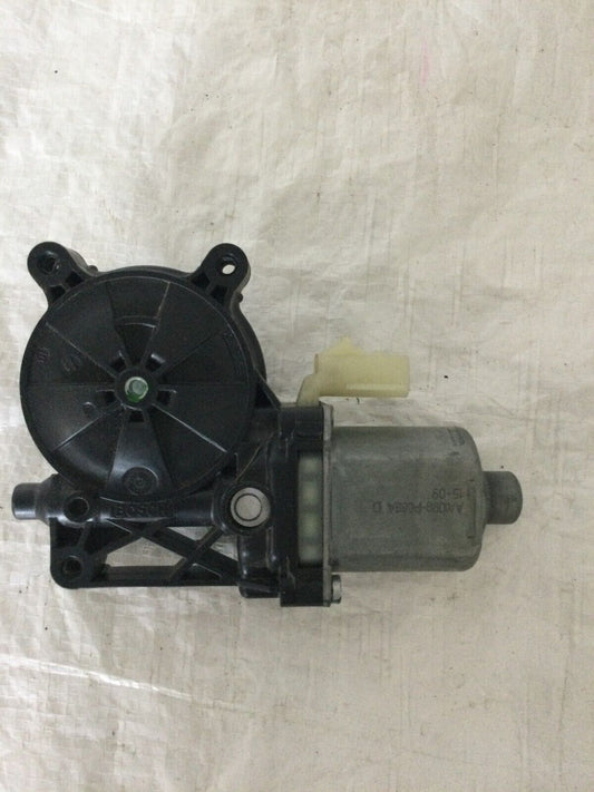 2015 Chevy Silverado 1500 Rear Center  Window Motor 0130822837 OEM